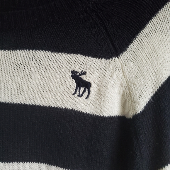 Abercrombie & Fitch Navy Striped Sweater Size Medium - Picture 3 of 8